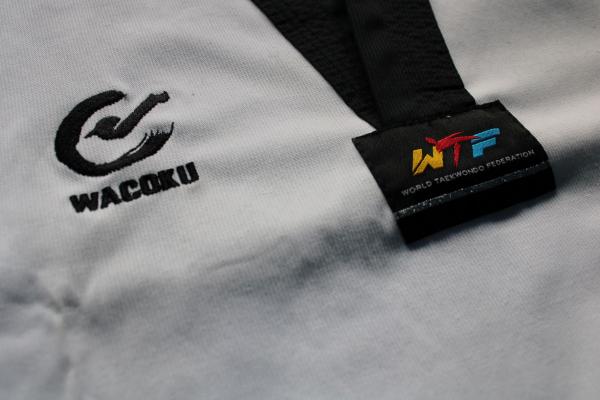 Wacoku WTF Summit Stretch Taekwondo Anzug